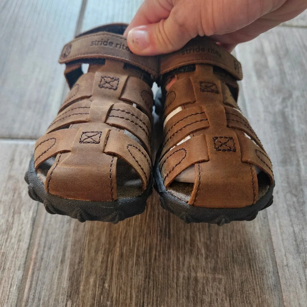Stride Rite Hudsen Fisherman Sandals Boys 8.5W Brown Leather Closed Toe Rugged